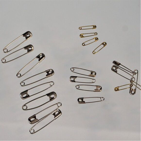 Lot Of Safety Pins Pack 300+  Count Assorted Sizes - Picture 3 of 4